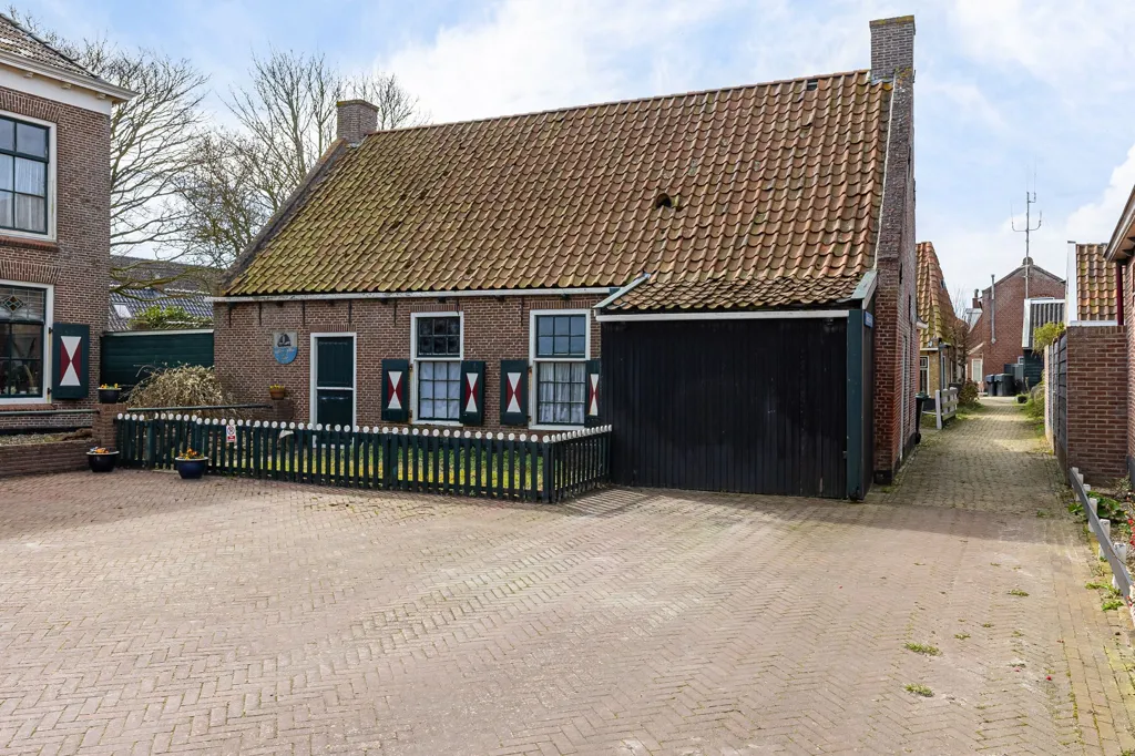 Esterno - Monumental House with Waddenzee View in Wierum