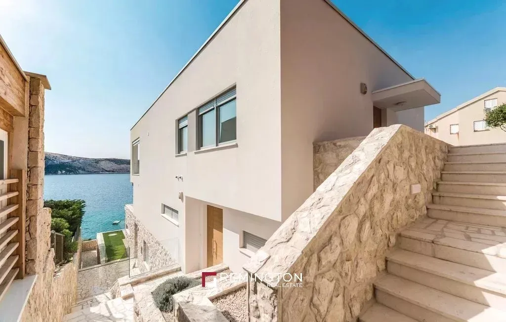 Välivaade - Waterfront Penthouse with Private Beach in Pag