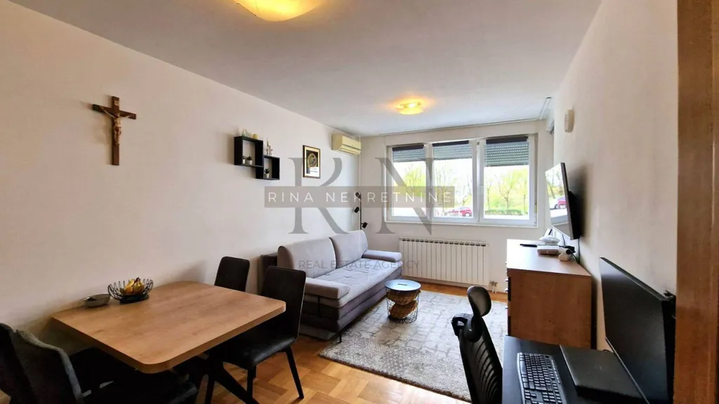Séjour - Modern 2-Bedroom Flat with Parking in Prečko, Zagreb