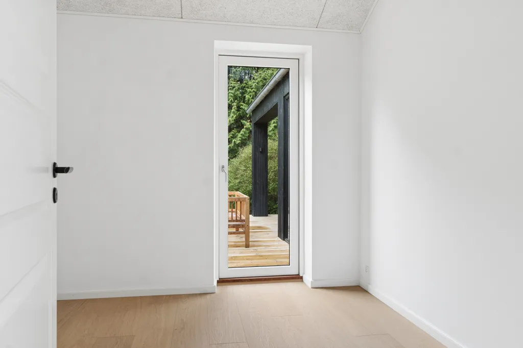 Balcon - New Summerhouse with Large Windows in Asserbo