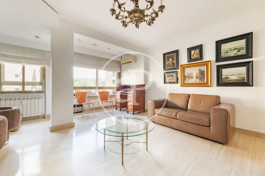 Living Room - 3-Bedroom Apartment near Retiro Park, Madrid