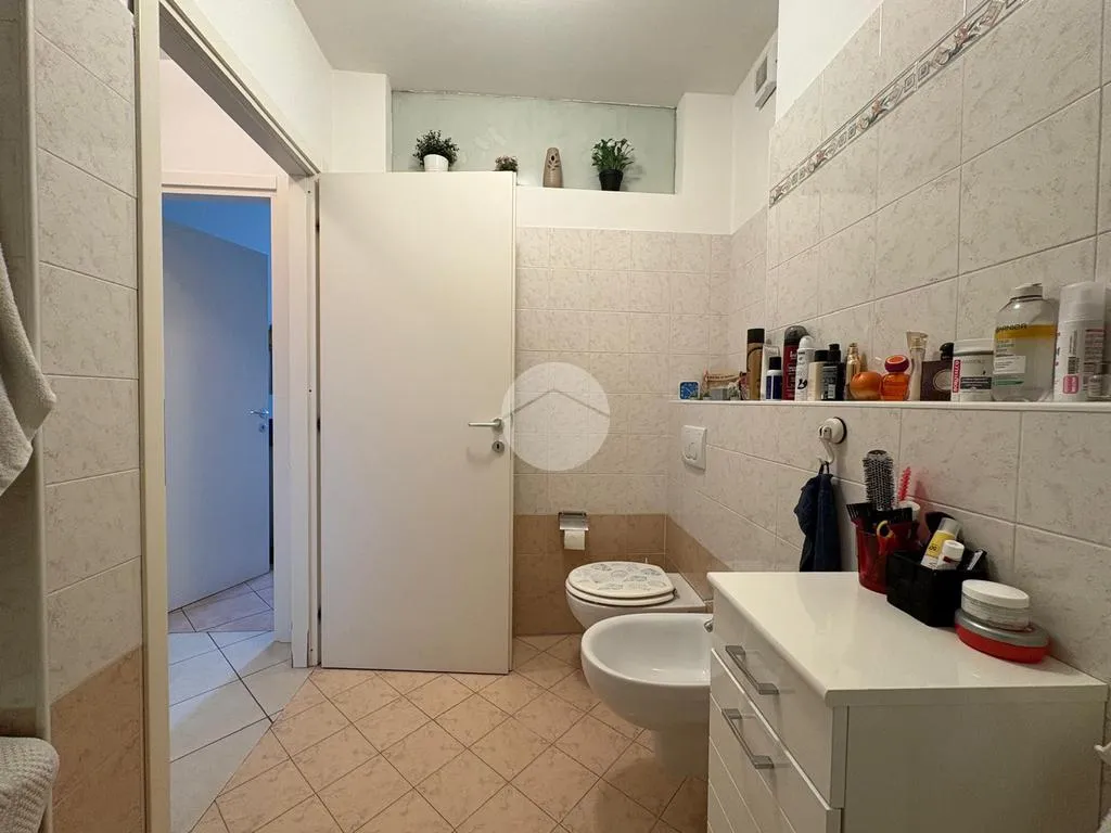 Bathrooms - Modernised Two-Bedroom Apartment in Florence