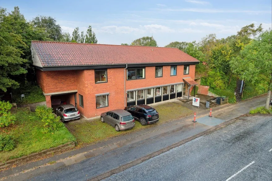 Välivaade - Mixed-Use Property with Garden in Struer
