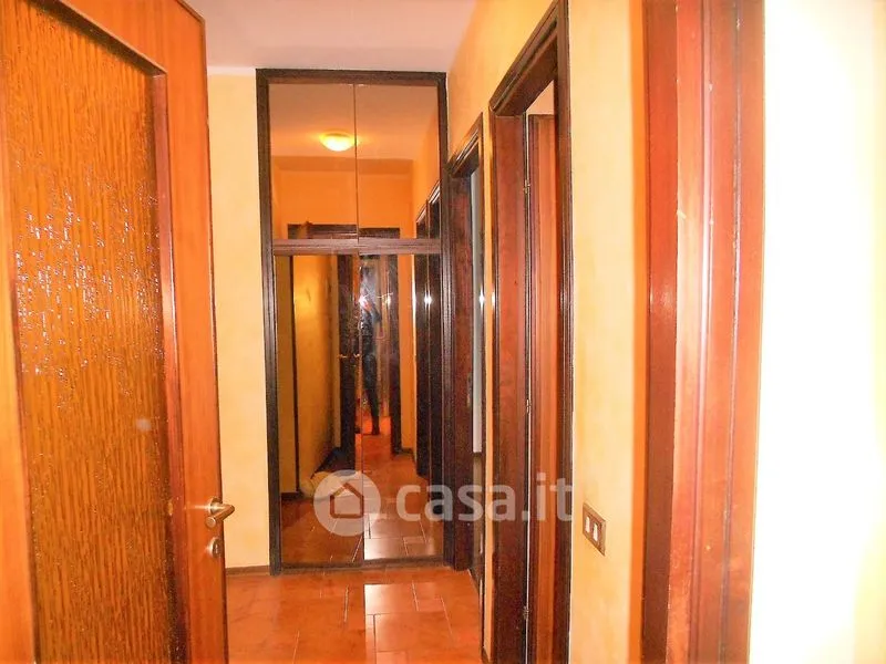 Entrée - 4-Bedroom Apartment with Balcony in Novara