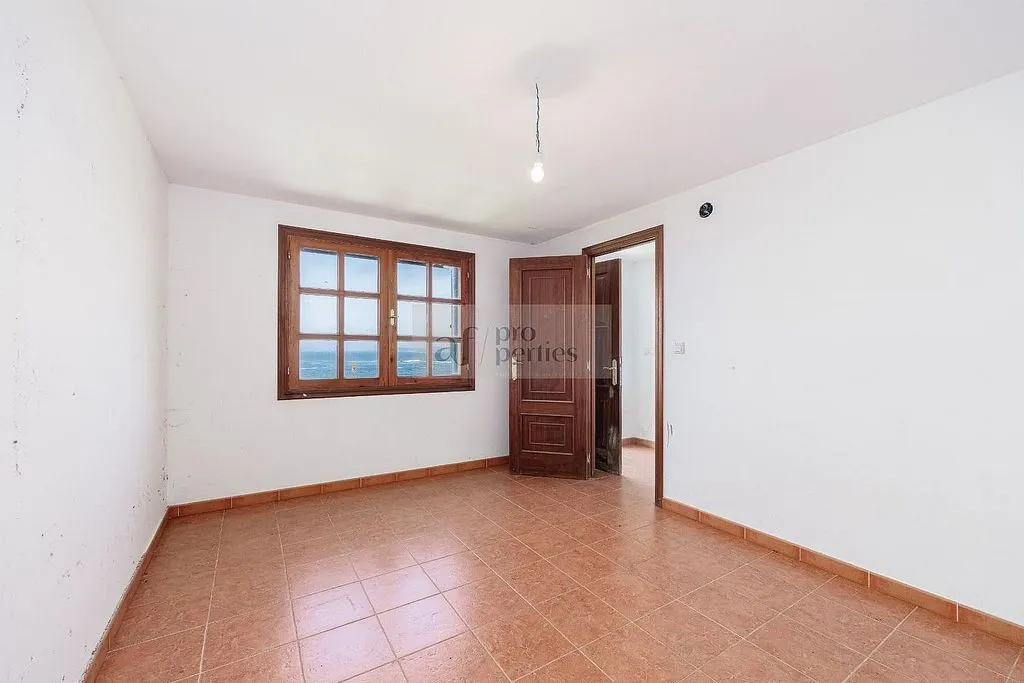 Pièces - Chalet to Renovate in Baiona