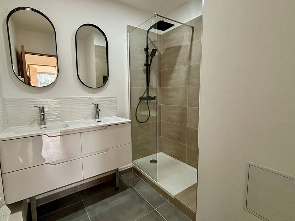Vannitoad - Luxury Flat with High-Level Views in Parly2