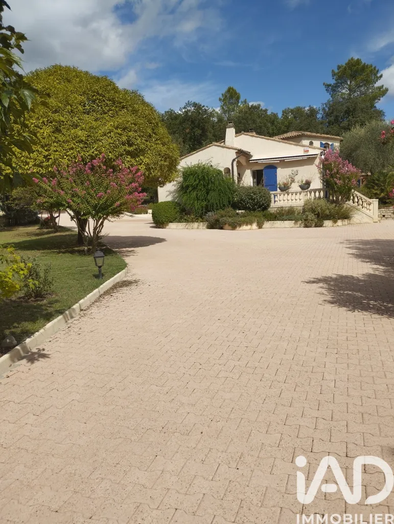 Extérieur - Maison Traditionnelle avec Piscine à Labastide-de-Virac