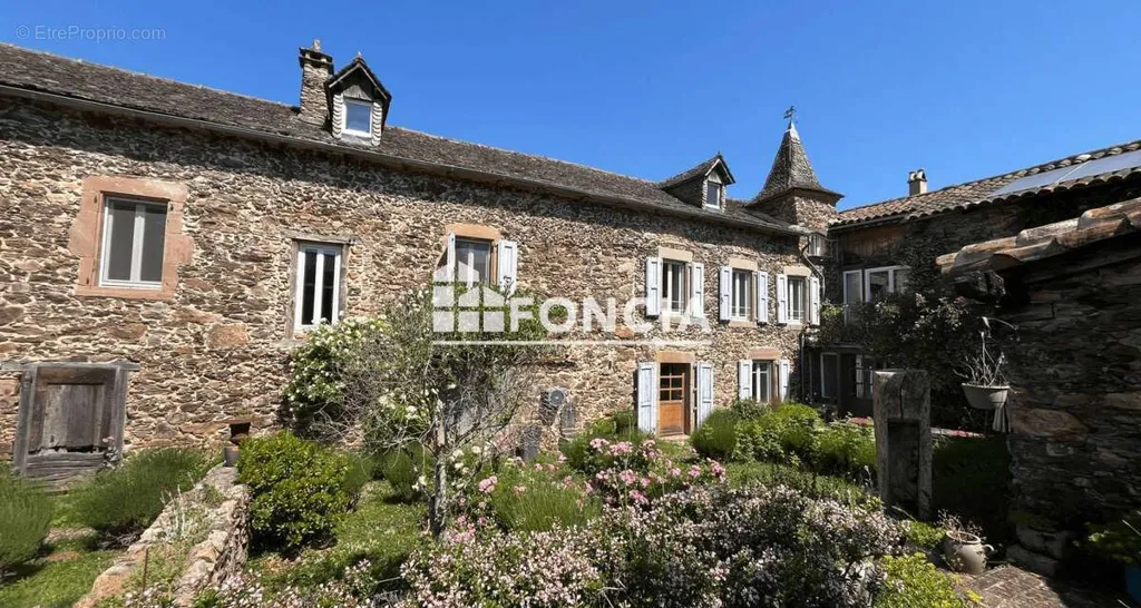 Jardin - Propriété de Caractère avec Piscine à Pamplonne