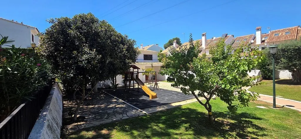 Aed - Semi-Detached House with Pool in Rocafort