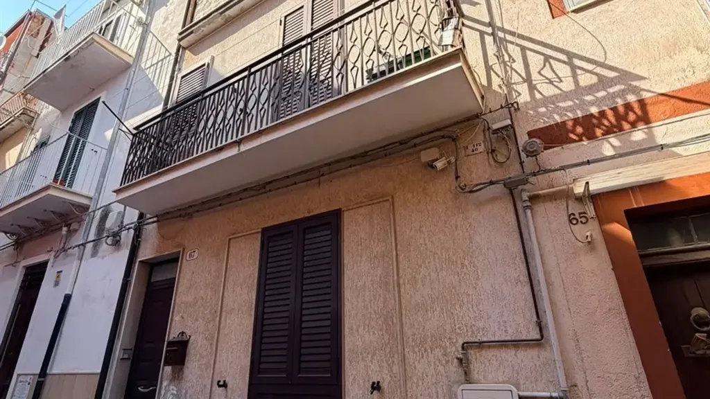 Välivaade - Fully Rented 3-Storey House in Ragusa
