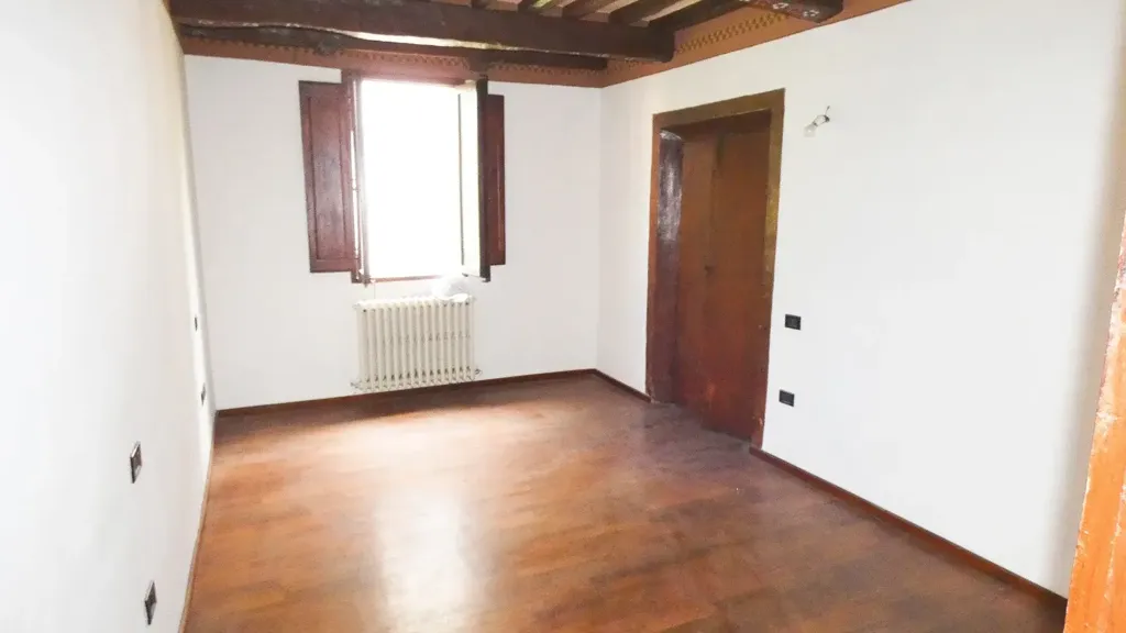 Pièces - Characterful Townhouse with Garden Access in Fabriano