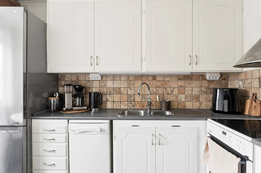 Cuisine - Spacious Two-Bedroom with Balcony in Göteborg