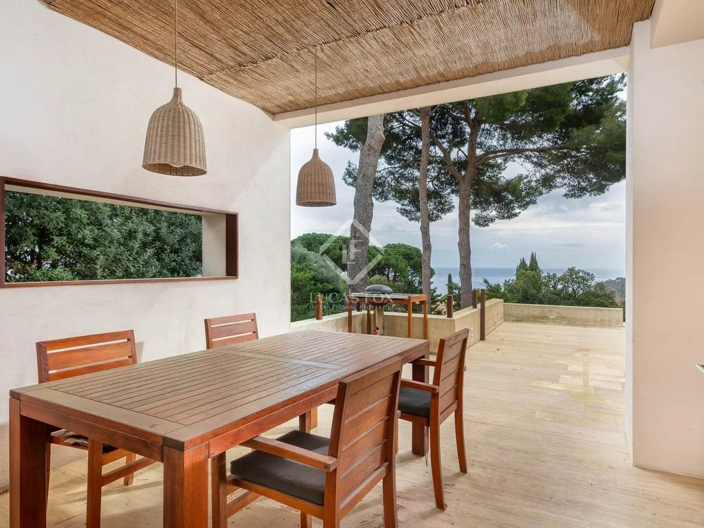 Terrasse - Architectural Villa with Sea View in Aiguablava