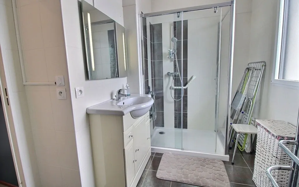 Vannitoad - Traversant Apartment with Terrace in Savigny-sur-Orge