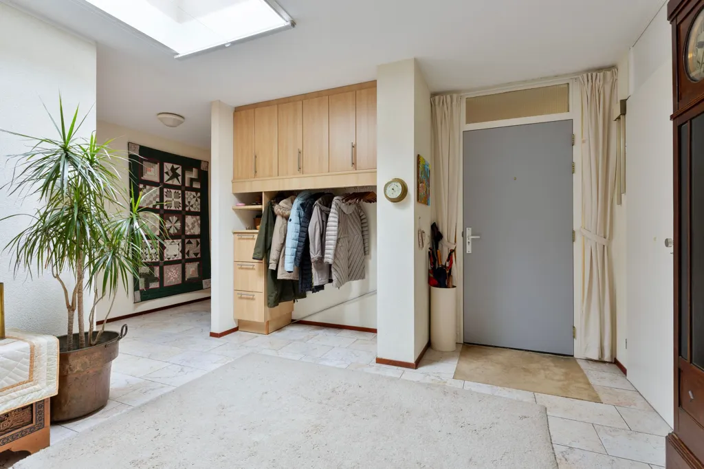 Esik - Penthouse with Three Balconies in Rolde Centre