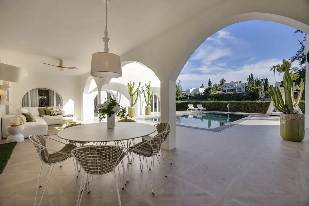 Terrasse - Renovated Villa with Mountain View in Marbella