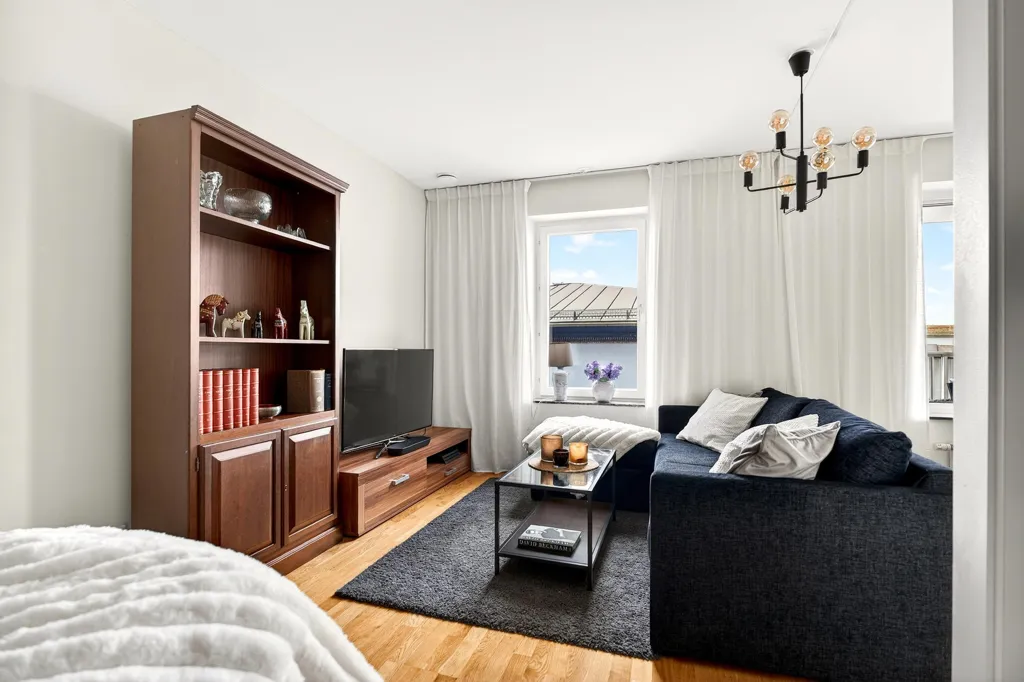 Camere da letto - Modern 1.5-Bedroom Flat with Balcony in Kungsängen
