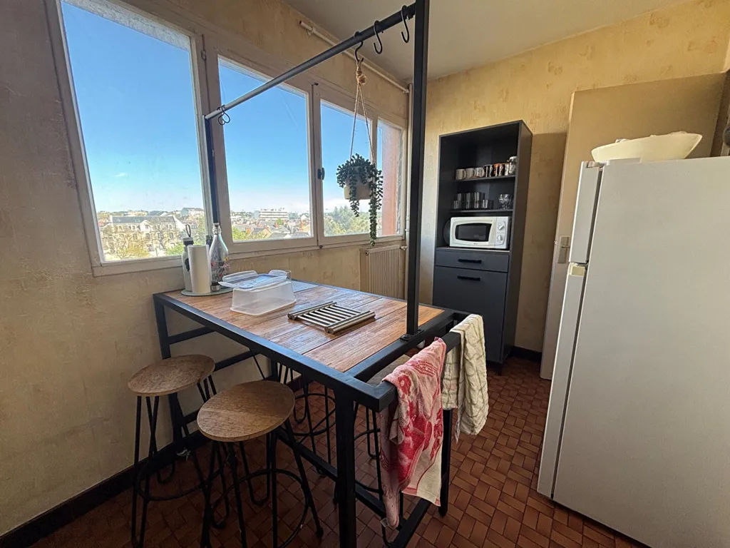 Kitchen - Spacious 1-Bed Flat with Parking in Quiet Area