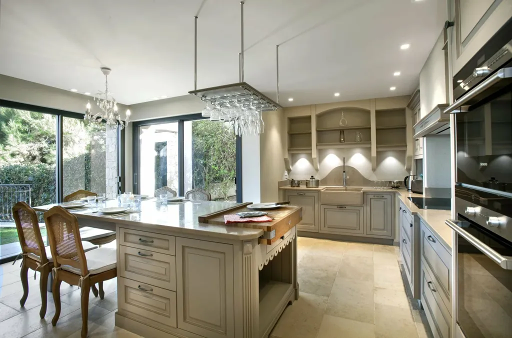 Köök - Neo-Provencal Villa with Sea View in Cap d'Antibes
