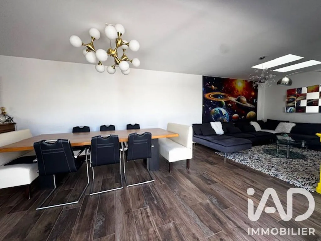 Dining Room - Contemporary Villa with Pool in Batz-sur-Mer