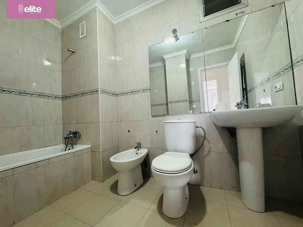 Bagni - Four-Bedroom Flat with Lift in West District