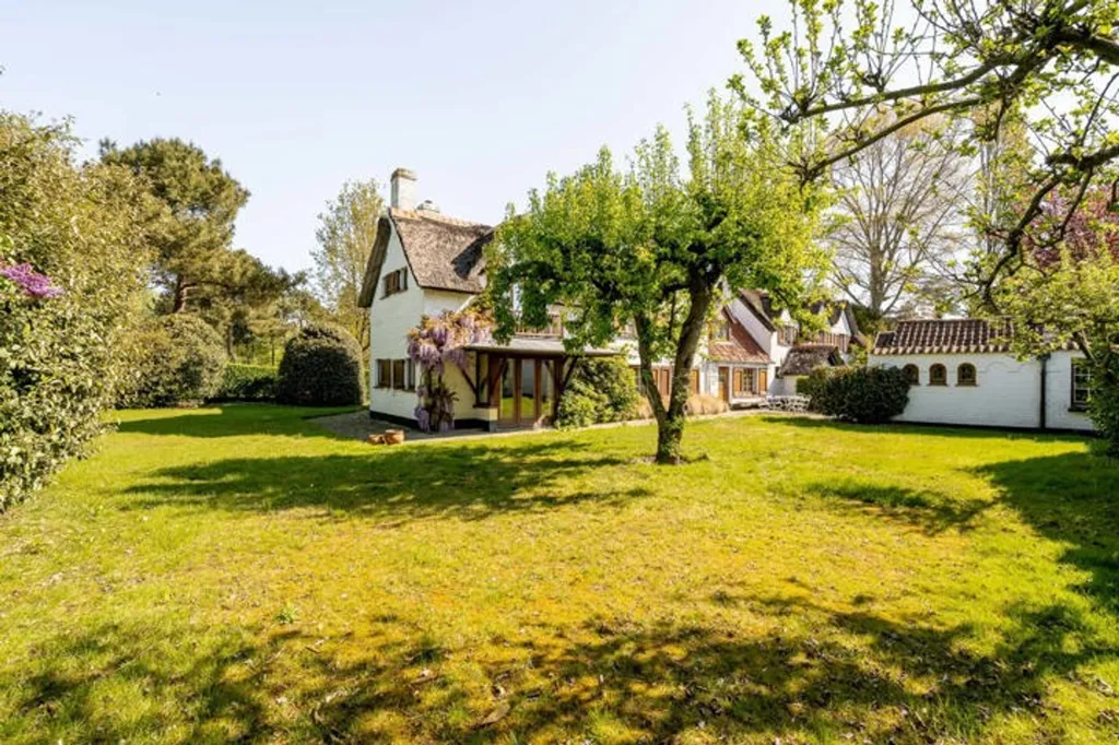 Giardino - Renovation-Ready House with Golf View in Knokke-Heist