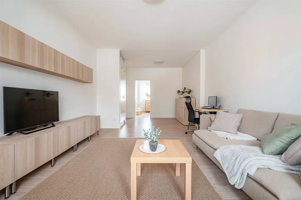 Elutuba - Apartment with West-Facing Balcony in Sandviken