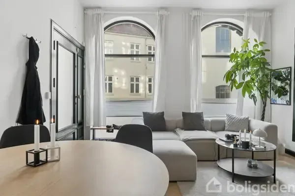Séjour - Apartment with Large Windows in Aarhus C