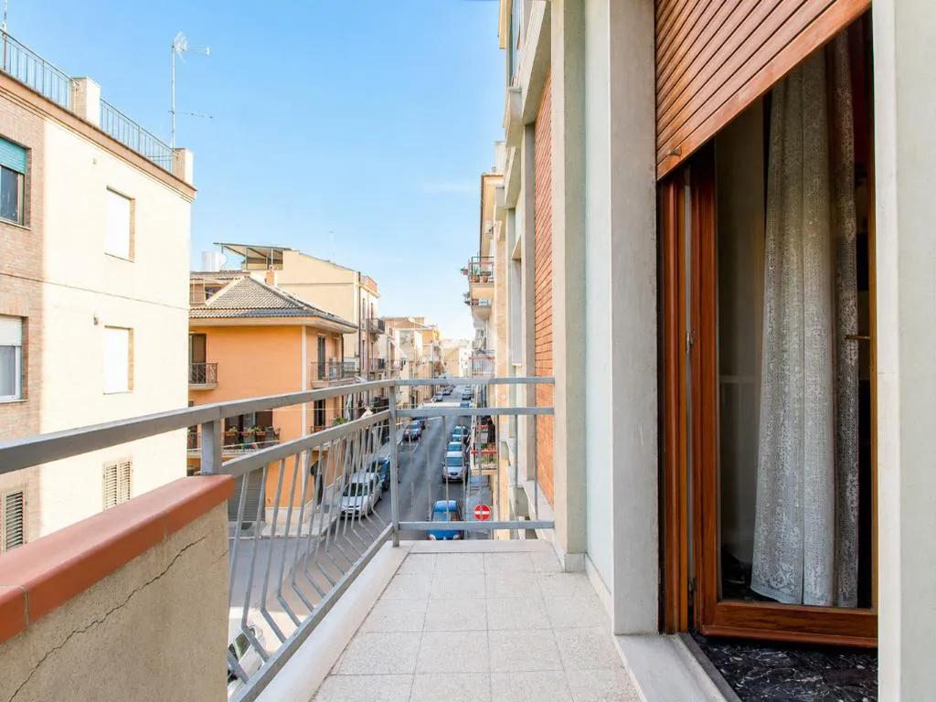 Balcon - 4-Bedroom Apartment with Garage in Lucera