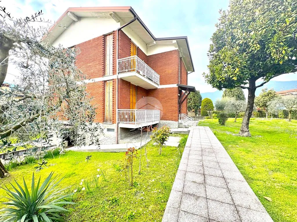 Jardin - Apartment with Garden in Clusane, Iseo