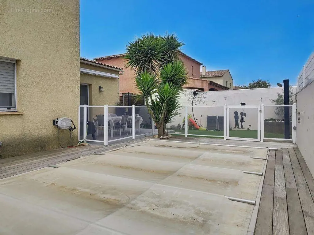Bassein - House with Pool near Gigean Centre