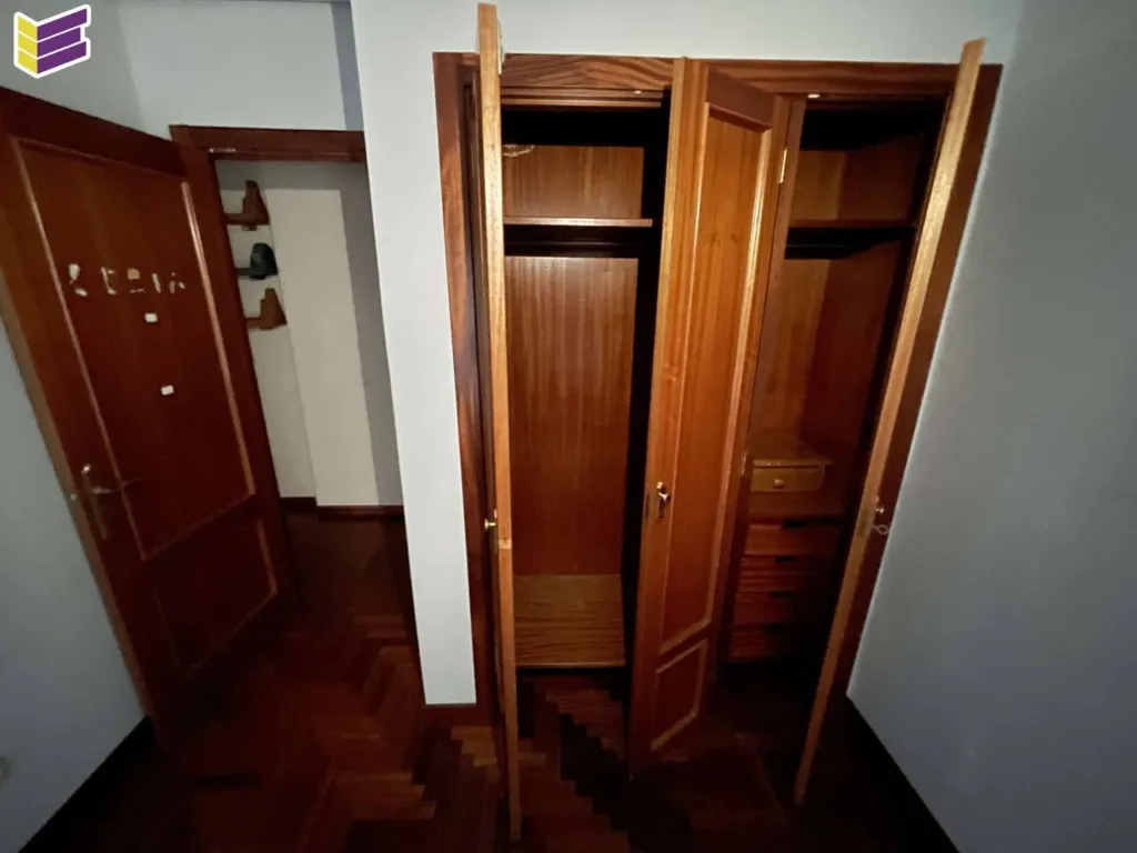 Pièces - Apartment with Large Windows in Vigo