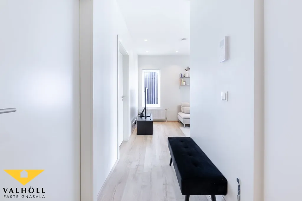 Esik - Modern Apartment with Balcony in Reykjavik