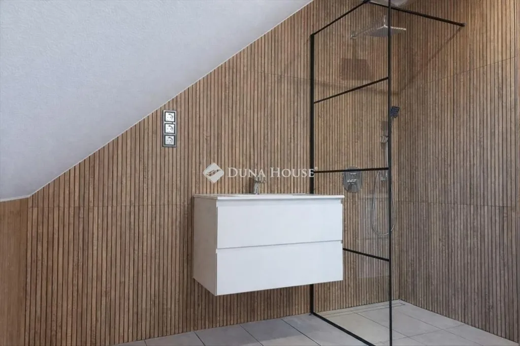 Salles de bain - Modern Flat with Balcony in Budapest 16th District