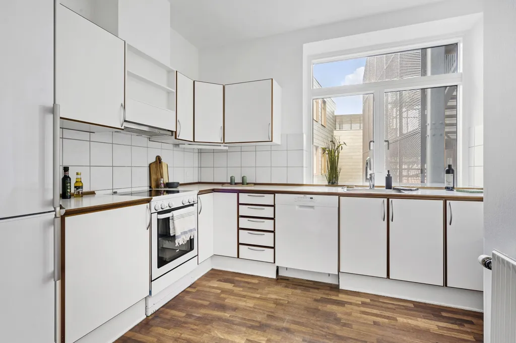 Cuisine - Renovated Flat with Central Location in Odense C