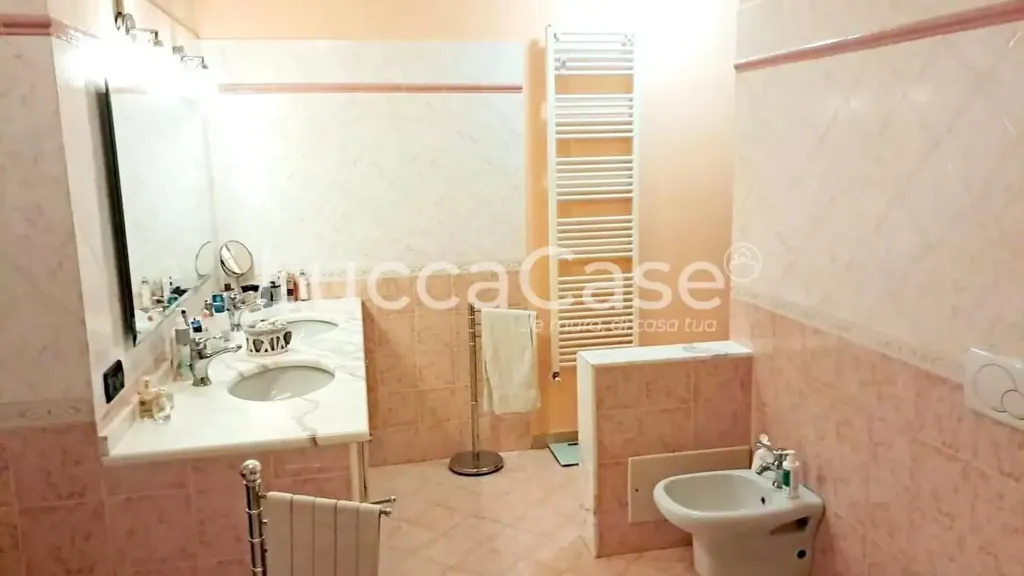 Salles de bain - Villa with Garden and Terrace in Lucca