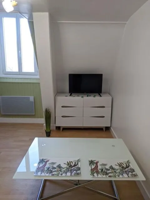 Kabinet - Studio with Kitchen in Dieppe