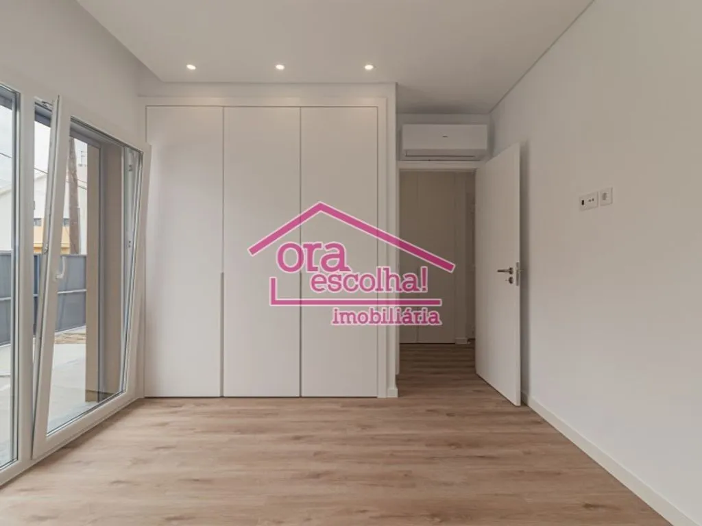 Pièces - Luxury Semidetached House with Pérgola in Seixal
