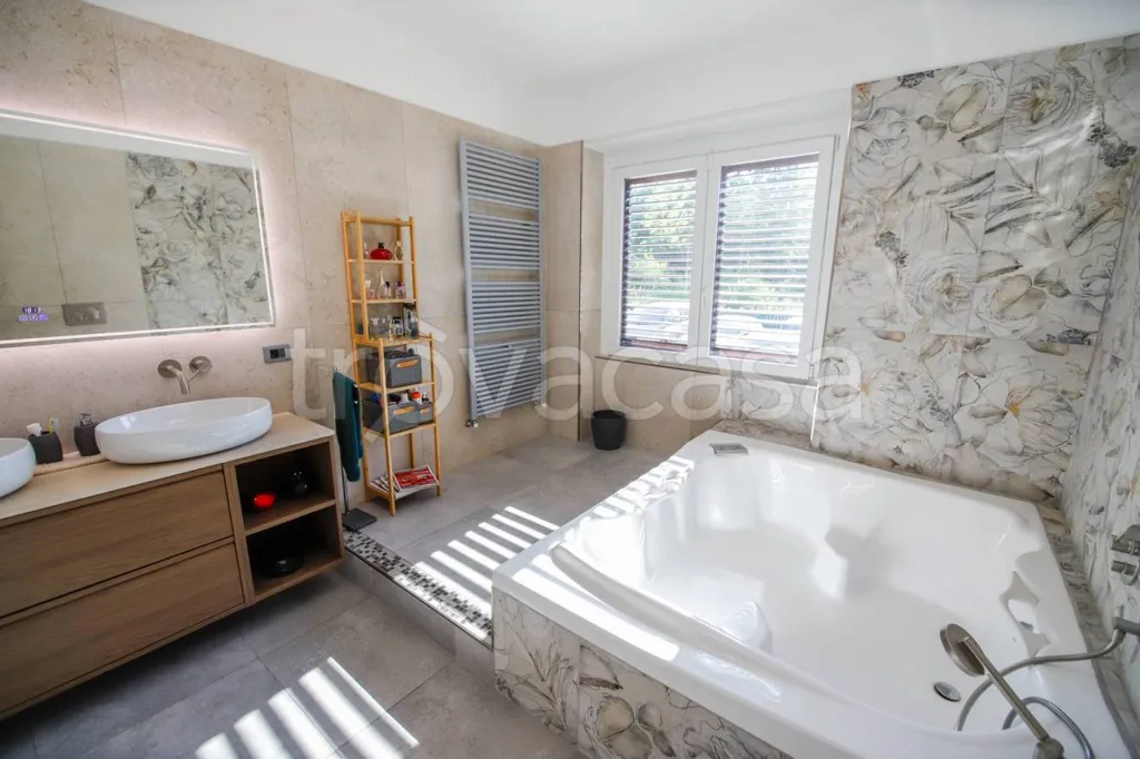 Salles de bain - Modern Villa with Private Garden in Lombardore