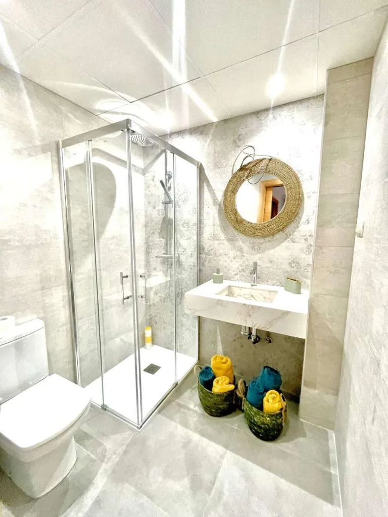 Salles de bain - South-Facing Apartment with Terrace in Fuengirola