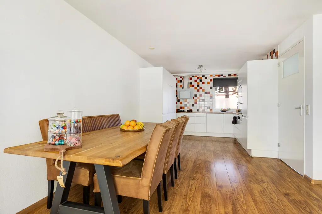 Söögituba - Galerij Flat with Garden in Rotterdam Overschie