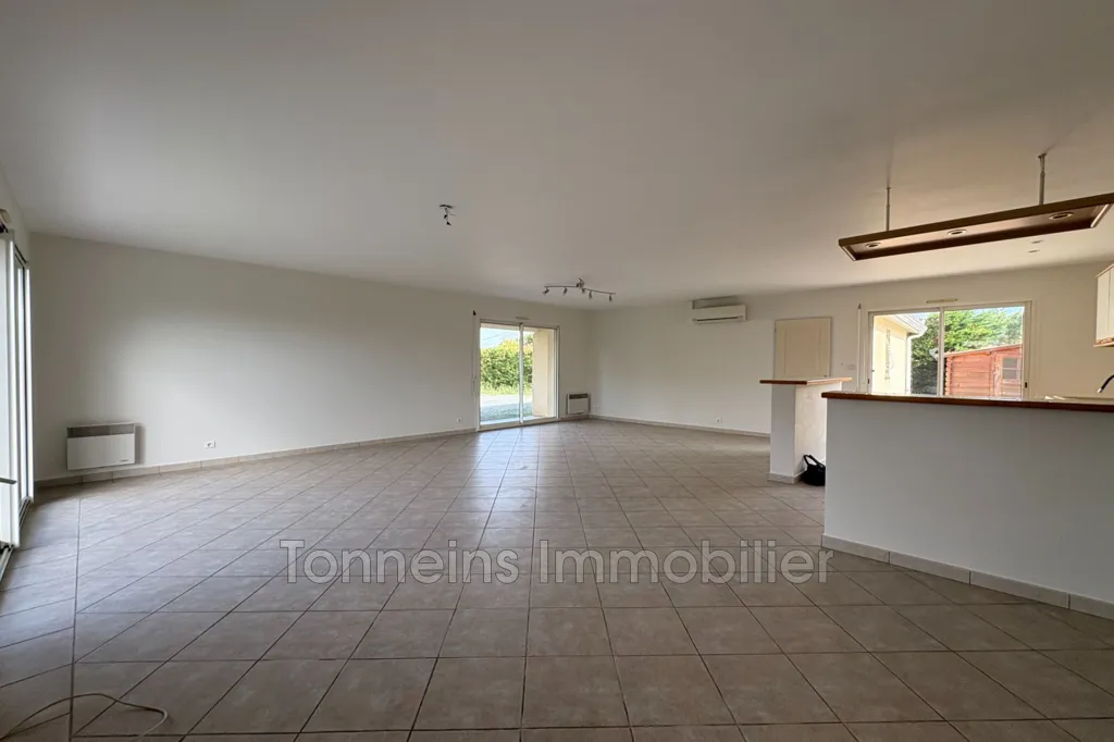 Cucina - Spacious House with Garden in Tonneins