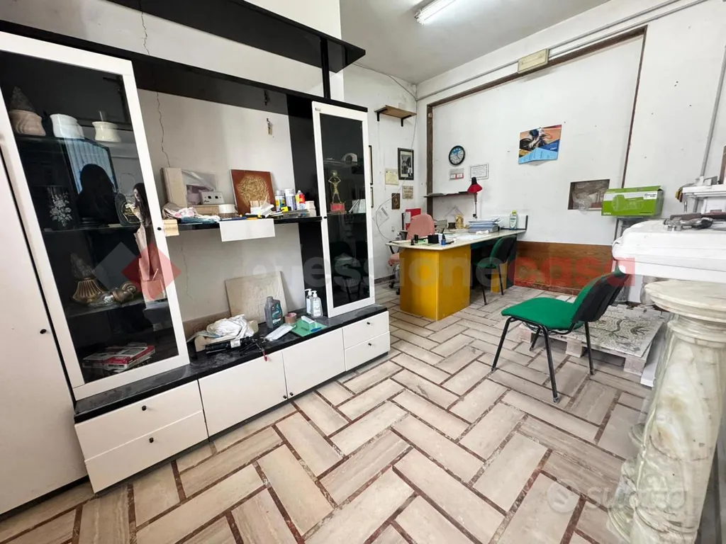 Bureau - Versatile Workshop with Outdoor Space in Pulsano