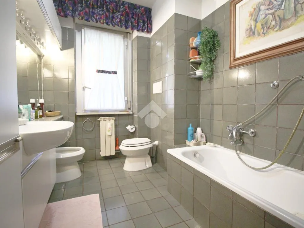 Salles de bain - 4-Bedroom Apartment with Private Garden in Prato
