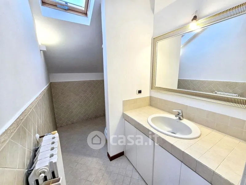 Salles de bain - Mansard Apartment with Terrace in Monza
