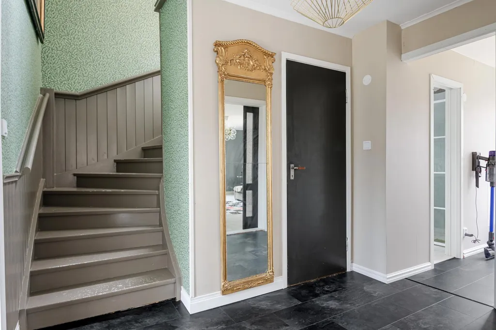 hallway_entrance