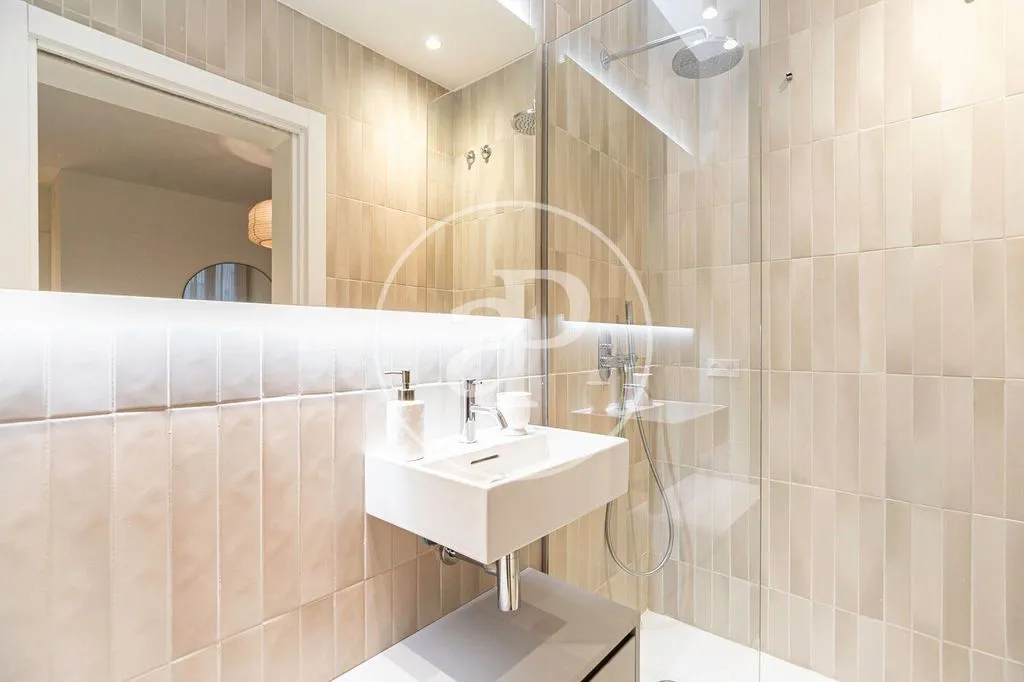 Bagni - Luxury 2-Bedroom Apartment in Eixample, Barcelona