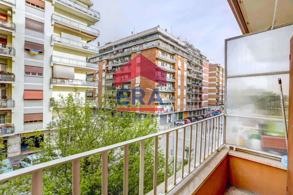 Balcon - Naked Ownership Apartment with Balcony in Rome