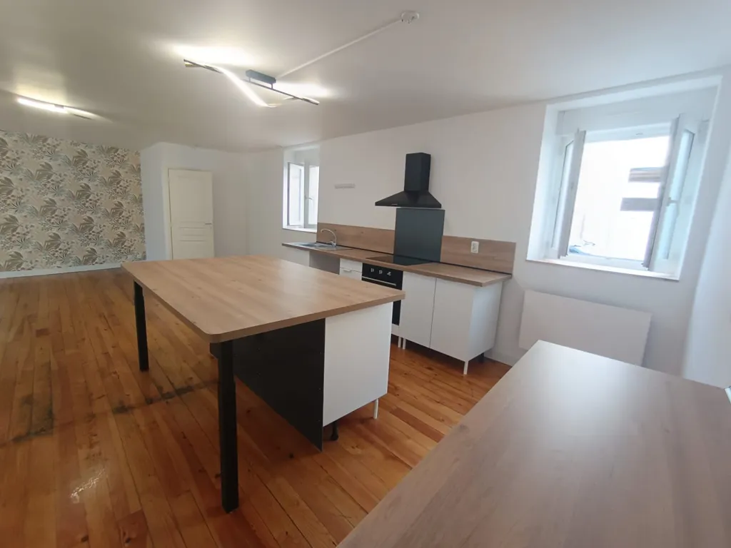 Köök - 2-Bedroom Flat in Centre Écommoy