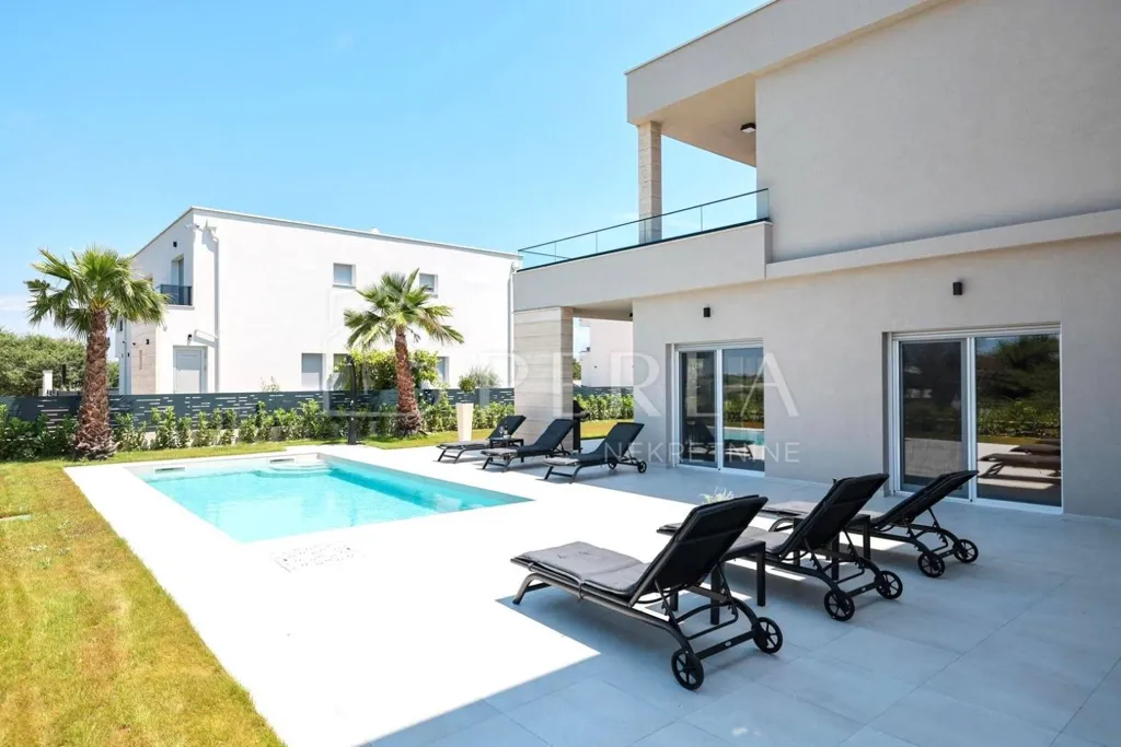 Piscina - Luxury Villa with Panoramic View in Nin